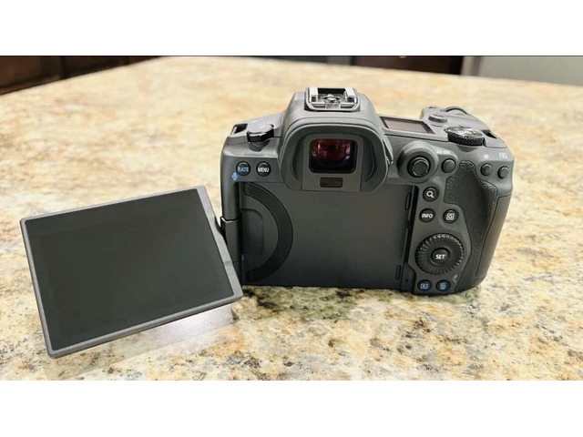 Canon EOS R5 45.0MP Mirrorless Camera in excellent condition